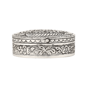 Experience timeless craftsmanship with Jalan’s BIS Hallmarked 92.5% Beautiful Sandook Box in Silver. Designed in traditional Indian style, this miniature treasure chest is a perfect blend of beauty and function. Made from sterling silver and certified with the BIS hallmark for assured purity, the Sandook box is ideal for storing jewellery, sacred items, or even as a decorative gift piece. With intricate detailing and a luxurious finish, it’s a symbol of heritage and elegance, making it a memorable addition to your silver collection or a cherished gift for special occasions.